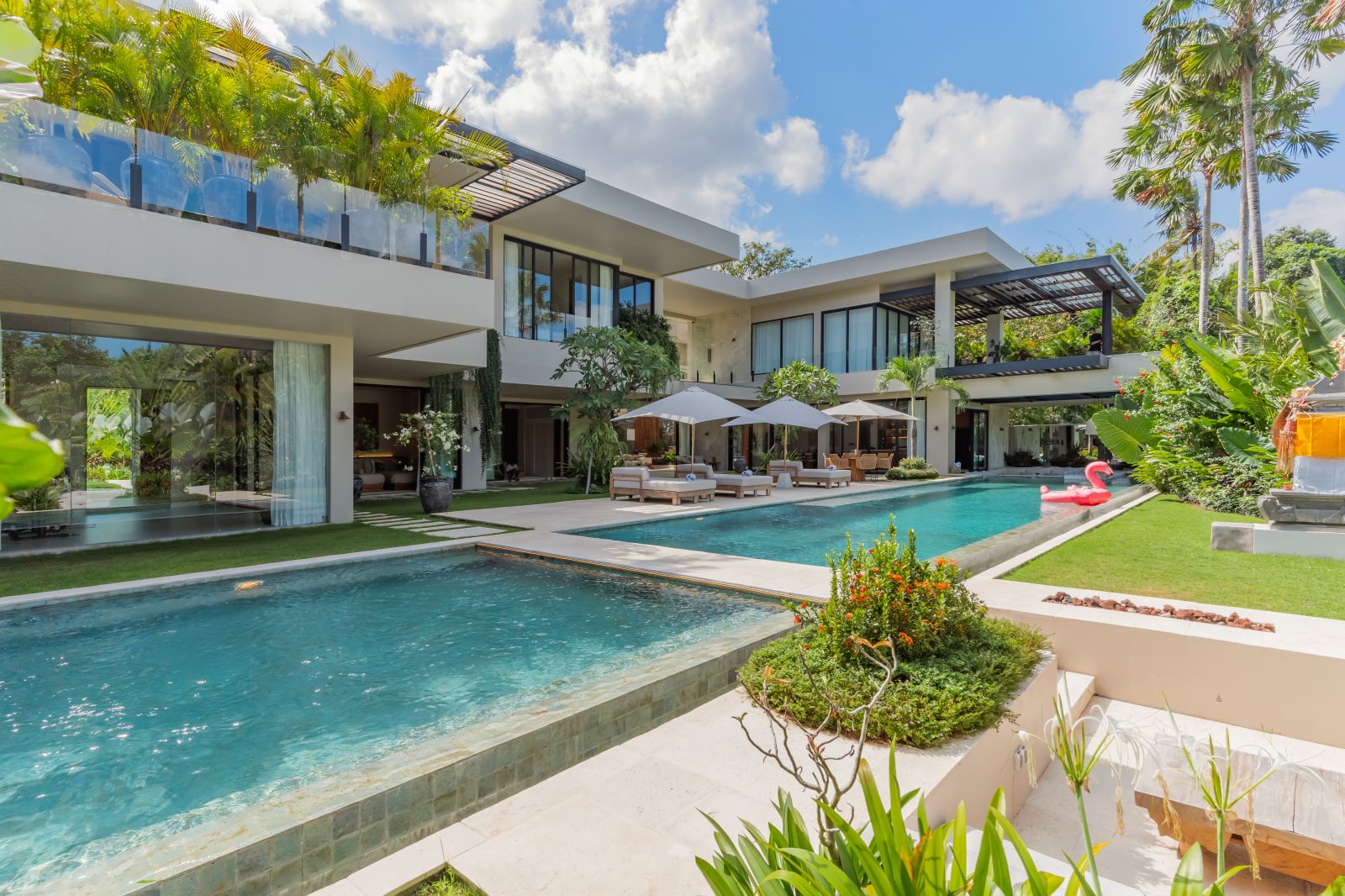 MODERN RIVERSIDE HOME